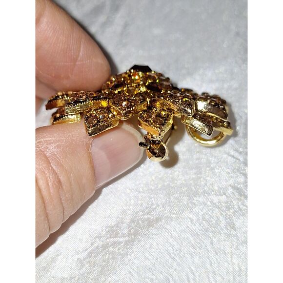 Amber Vintage Brooch Pin Sparkly Pendant Gold Tone Rhinestone Flower Old Money - Picture 4 of 9
